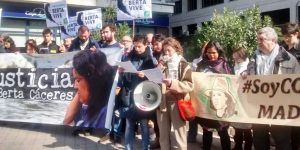 Protesta por el Aniversario de Berta Cáceres frente a la embajada de Honduras