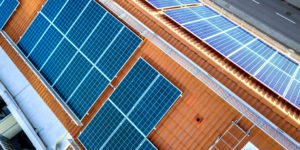 paneles solares en tejado